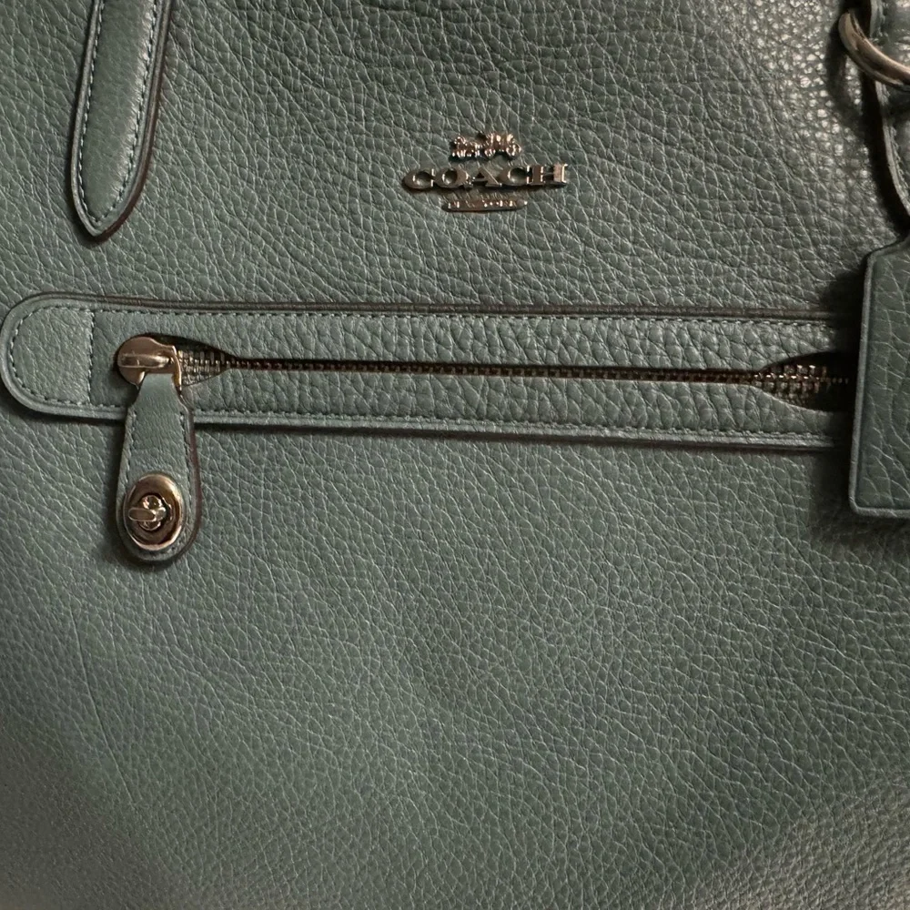 Brand New Coach Pebbled Leather Taylor Tote - SV/Marine - Picture 2 of 9